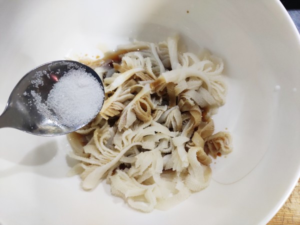 西芹涼拌牛百葉的做法-家常味拌菜譜-易網健康養生網 西芹涼拌牛百葉的做法-家常味拌菜譜