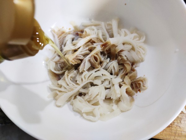 西芹涼拌牛百葉的做法-家常味拌菜譜-易網健康養生網 西芹涼拌牛百葉的做法-家常味拌菜譜