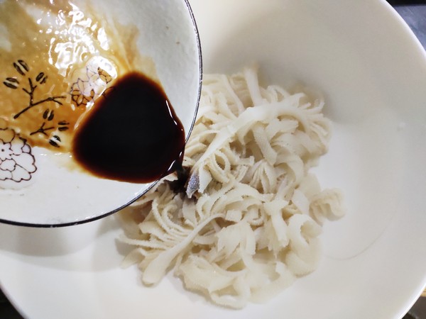 西芹涼拌牛百葉的做法-家常味拌菜譜-易網健康養生網 西芹涼拌牛百葉的做法-家常味拌菜譜