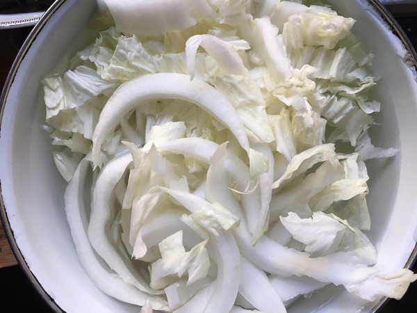 涼拌白菜梗的做法-酸辣味拌菜譜-易網(wǎng)健康養(yǎng)生網(wǎng) 涼拌白菜梗的做法-酸辣味拌菜譜