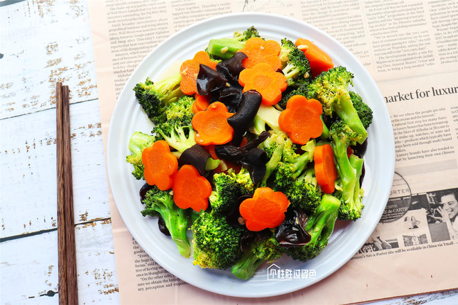 西藍(lán)花炒木耳的做法-家常味炒菜譜-易網(wǎng)健康養(yǎng)生網(wǎng) 西藍(lán)花炒木耳的做法-家常味炒菜譜