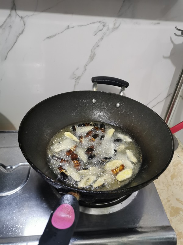 干煸蠶蛹的做法-香辣味炒菜譜-易網健康養生網 干煸蠶蛹的做法-香辣味炒菜譜