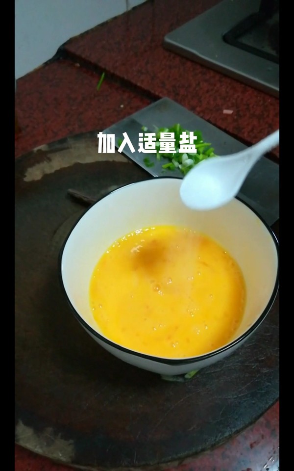 火腿粒煎蛋餅的做法-家常味煎菜譜-易網健康養生網 火腿粒煎蛋餅的做法-家常味煎菜譜
