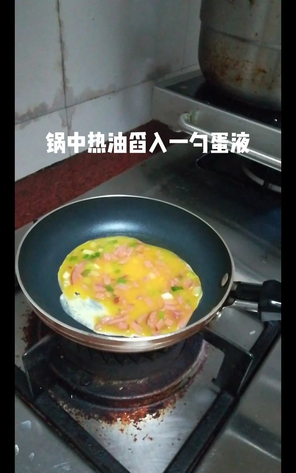 火腿粒煎蛋餅的做法-家常味煎菜譜-易網健康養生網 火腿粒煎蛋餅的做法-家常味煎菜譜