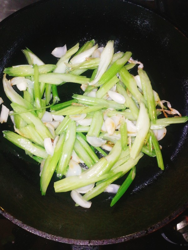 西芹百合的做法-家常味炒菜譜