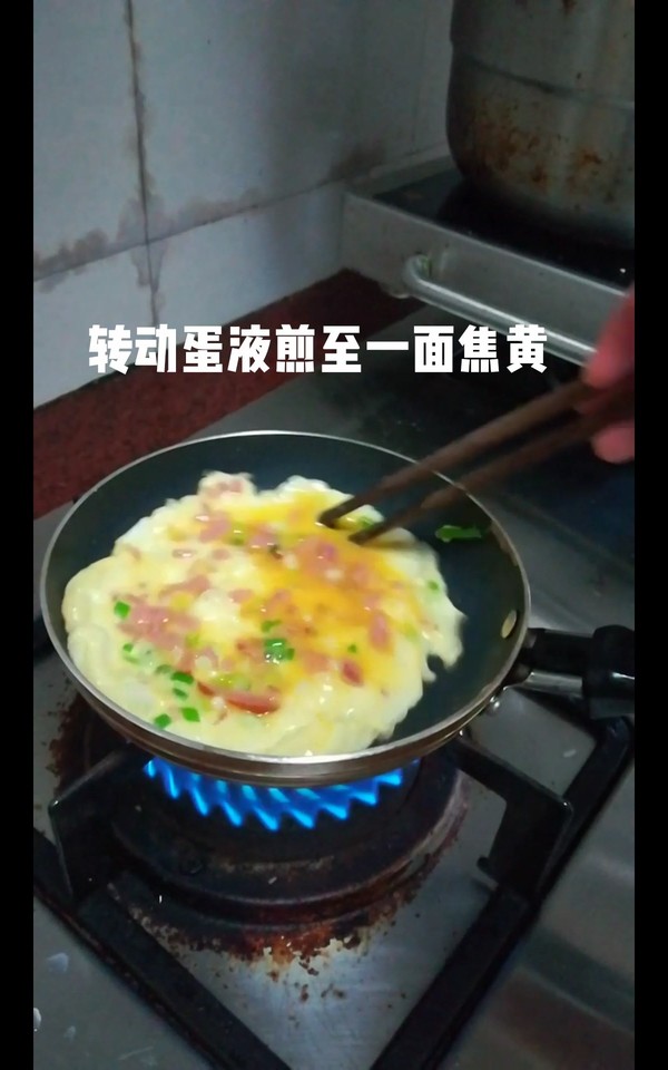 火腿粒煎蛋餅的做法-家常味煎菜譜-易網健康養生網 火腿粒煎蛋餅的做法-家常味煎菜譜