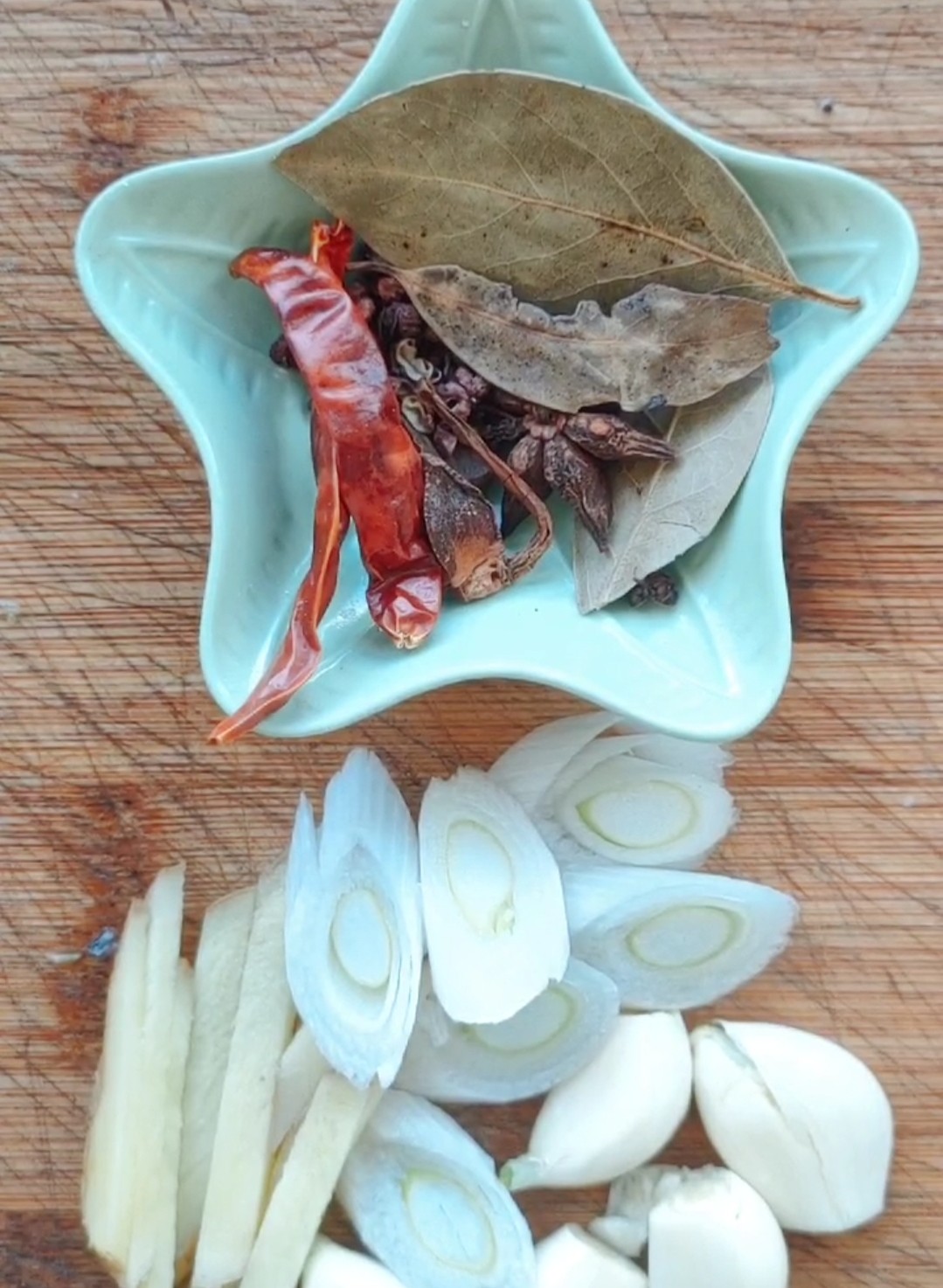 魚頭泡餅的做法-家常味燉菜譜-易網健康養生網 魚頭泡餅的做法-家常味燉菜譜