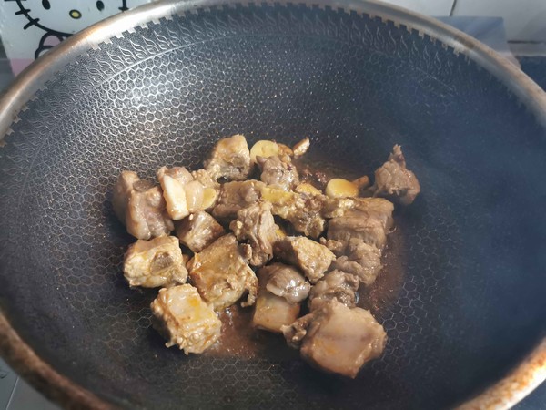 土豆燒排骨的做法-家常味燒菜譜-易網健康養生網 土豆燒排骨的做法-家常味燒菜譜