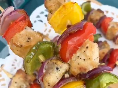 寶寶輔食  圣誕彩椒雞肉串的做法-家常味烤菜譜