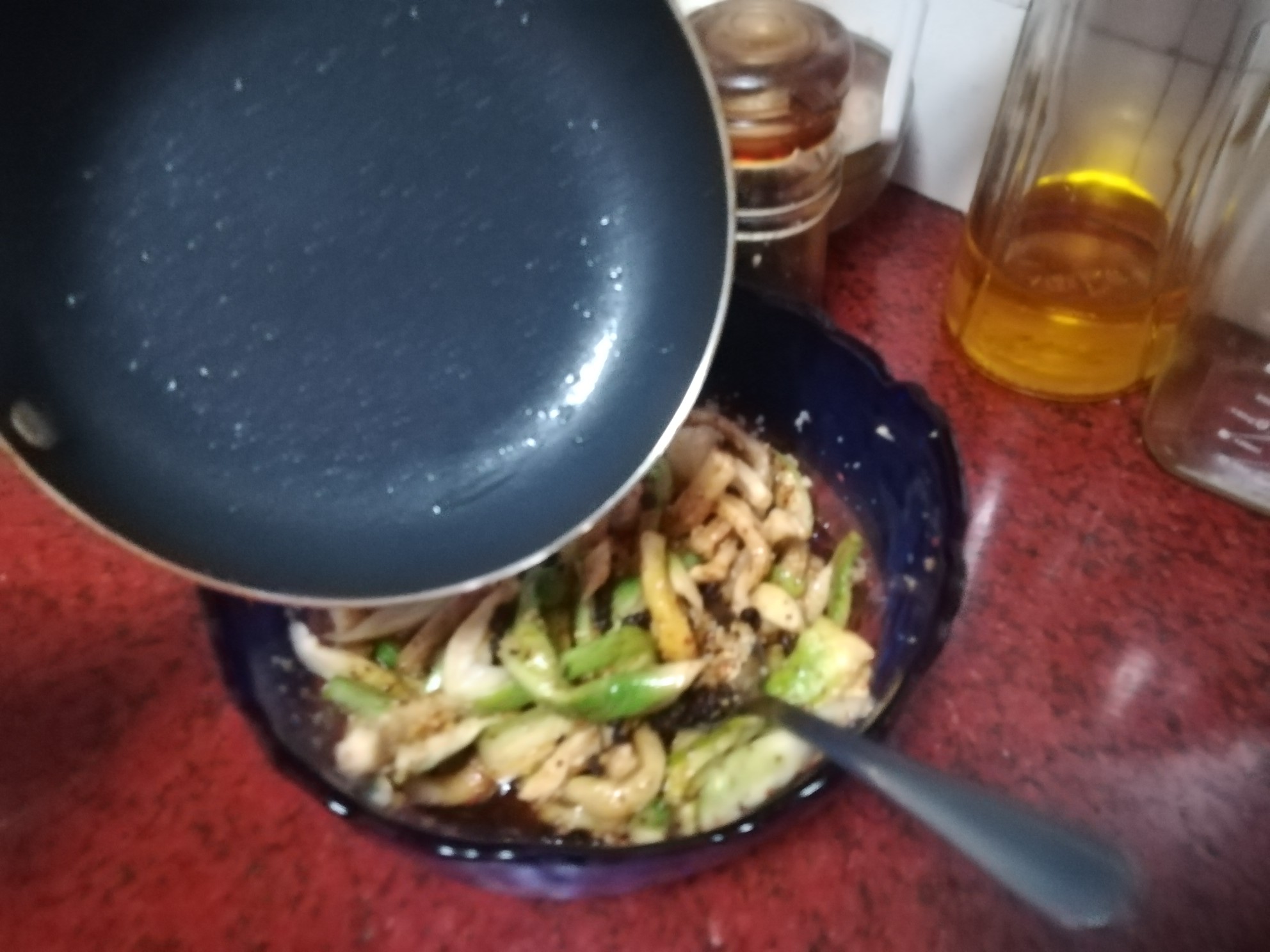 拌青蘿卜干的做法-咸鮮味拌菜譜-易網健康養生網 拌青蘿卜干的做法-咸鮮味拌菜譜