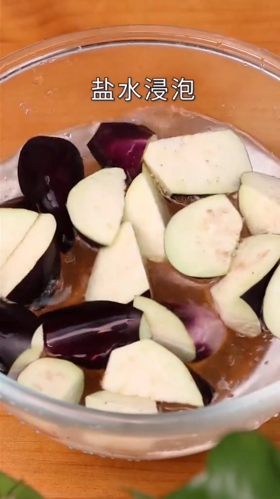 家常茄子的做法-家常味炒菜譜-易網<a href=http://m.logojc.com/ target=_blank class=infotextkey>健康養生</a>網 家常茄子的做法-家常味炒菜譜