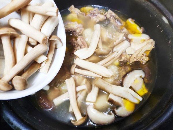 鹿茸菌山藥雞湯的做法-咸鮮味燉菜譜