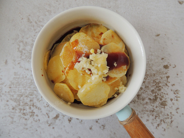 涼拌土豆片的做法-家常味拌菜譜-易網(wǎng)健康養(yǎng)生網(wǎng) 涼拌土豆片的做法-家常味拌菜譜