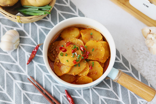 涼拌土豆片的做法-家常味拌菜譜-易網(wǎng)健康養(yǎng)生網(wǎng) 涼拌土豆片的做法-家常味拌菜譜