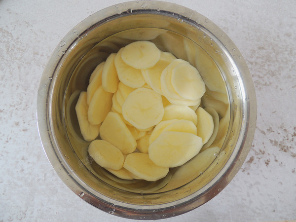 涼拌土豆片的做法-家常味拌菜譜-易網(wǎng)健康養(yǎng)生網(wǎng) 涼拌土豆片的做法-家常味拌菜譜