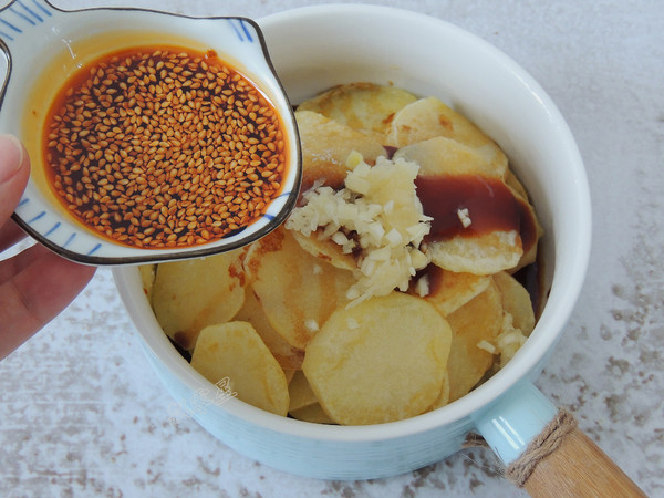 涼拌土豆片的做法-家常味拌菜譜-易網(wǎng)健康養(yǎng)生網(wǎng) 涼拌土豆片的做法-家常味拌菜譜