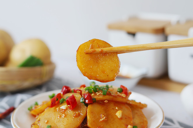 涼拌土豆片的做法-家常味拌菜譜-易網(wǎng)健康養(yǎng)生網(wǎng) 涼拌土豆片的做法-家常味拌菜譜