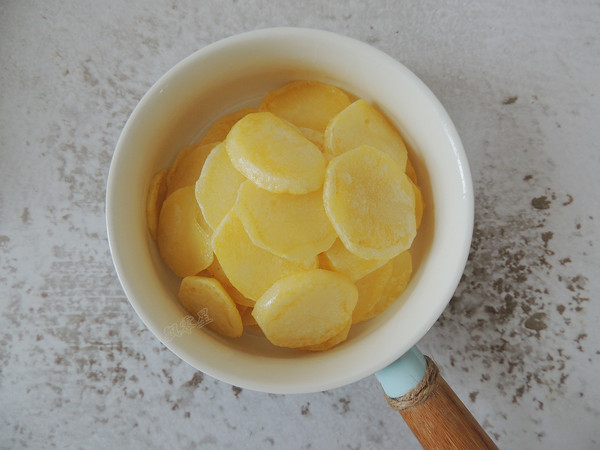 涼拌土豆片的做法-家常味拌菜譜-易網(wǎng)健康養(yǎng)生網(wǎng) 涼拌土豆片的做法-家常味拌菜譜