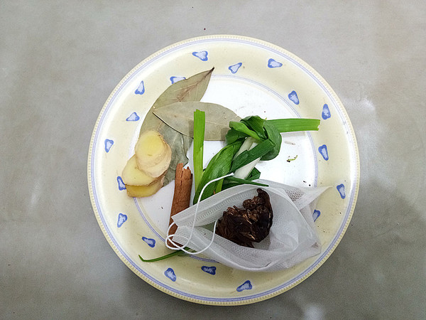 招財肘子的做法-其它口味燉菜譜-易網(wǎng)健康養(yǎng)生網(wǎng) 招財肘子的做法-其它口味燉菜譜