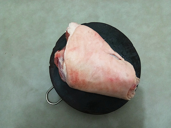 招財肘子的做法-其它口味燉菜譜-易網(wǎng)<a href=http://m.logojc.com/ target=_blank class=infotextkey>健康養(yǎng)生</a>網(wǎng) 招財肘子的做法-其它口味燉菜譜