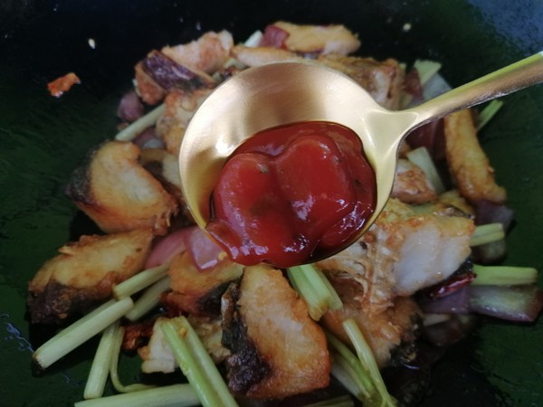 麻辣魚塊的做法-麻辣味炸菜譜-易網(wǎng)健康養(yǎng)生網(wǎng) 麻辣魚塊的做法-麻辣味炸菜譜