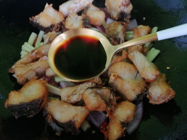 麻辣魚塊的做法-麻辣味炸菜譜-易網(wǎng)健康養(yǎng)生網(wǎng) 麻辣魚塊的做法-麻辣味炸菜譜