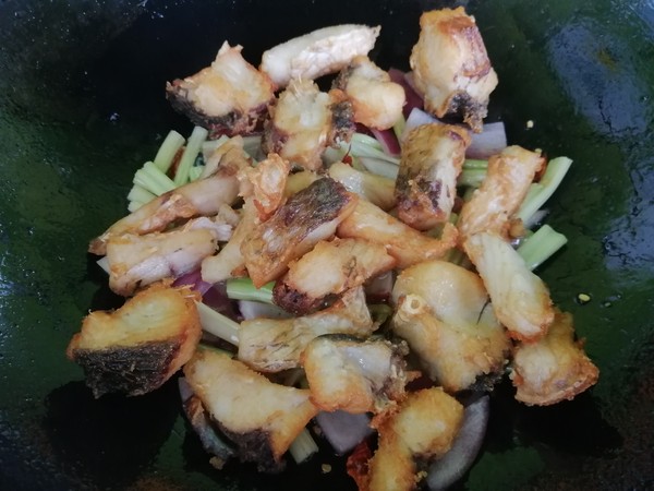 麻辣魚塊的做法-麻辣味炸菜譜-易網(wǎng)健康養(yǎng)生網(wǎng) 麻辣魚塊的做法-麻辣味炸菜譜