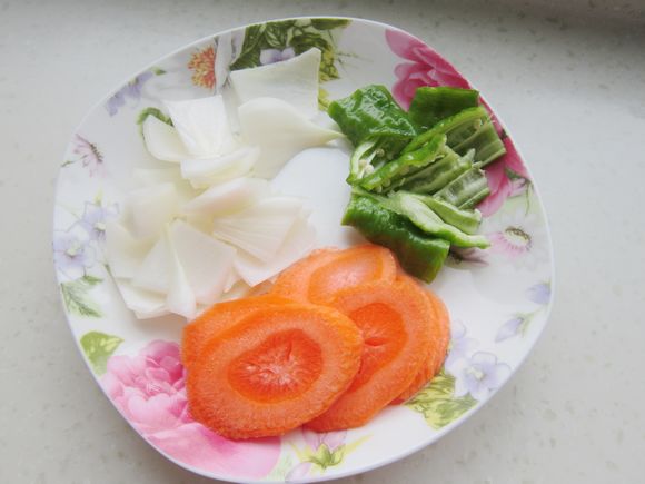 紅燒牛肉的做法-家常味燒菜譜-易網健康養生網 紅燒牛肉的做法-家常味燒菜譜