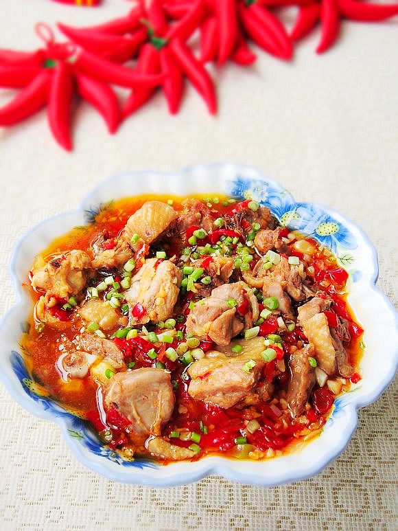 剁椒雞塊的做法-香辣味蒸菜譜-易網健康養生網 剁椒雞塊的做法-香辣味蒸菜譜
