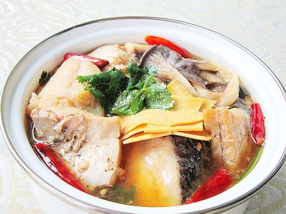 蘑菇燉鯉魚的做法-家常味燉菜譜-易網健康養生網 蘑菇燉鯉魚的做法-家常味燉菜譜