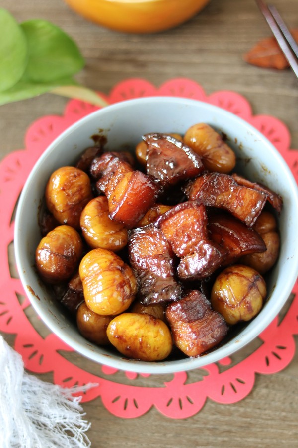 板栗紅燒肉的做法-家常味燉菜譜