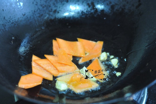 胡蘿卜炒平菇的做法-家常味炒菜譜-易網健康養生網 胡蘿卜炒平菇的做法-家常味炒菜譜