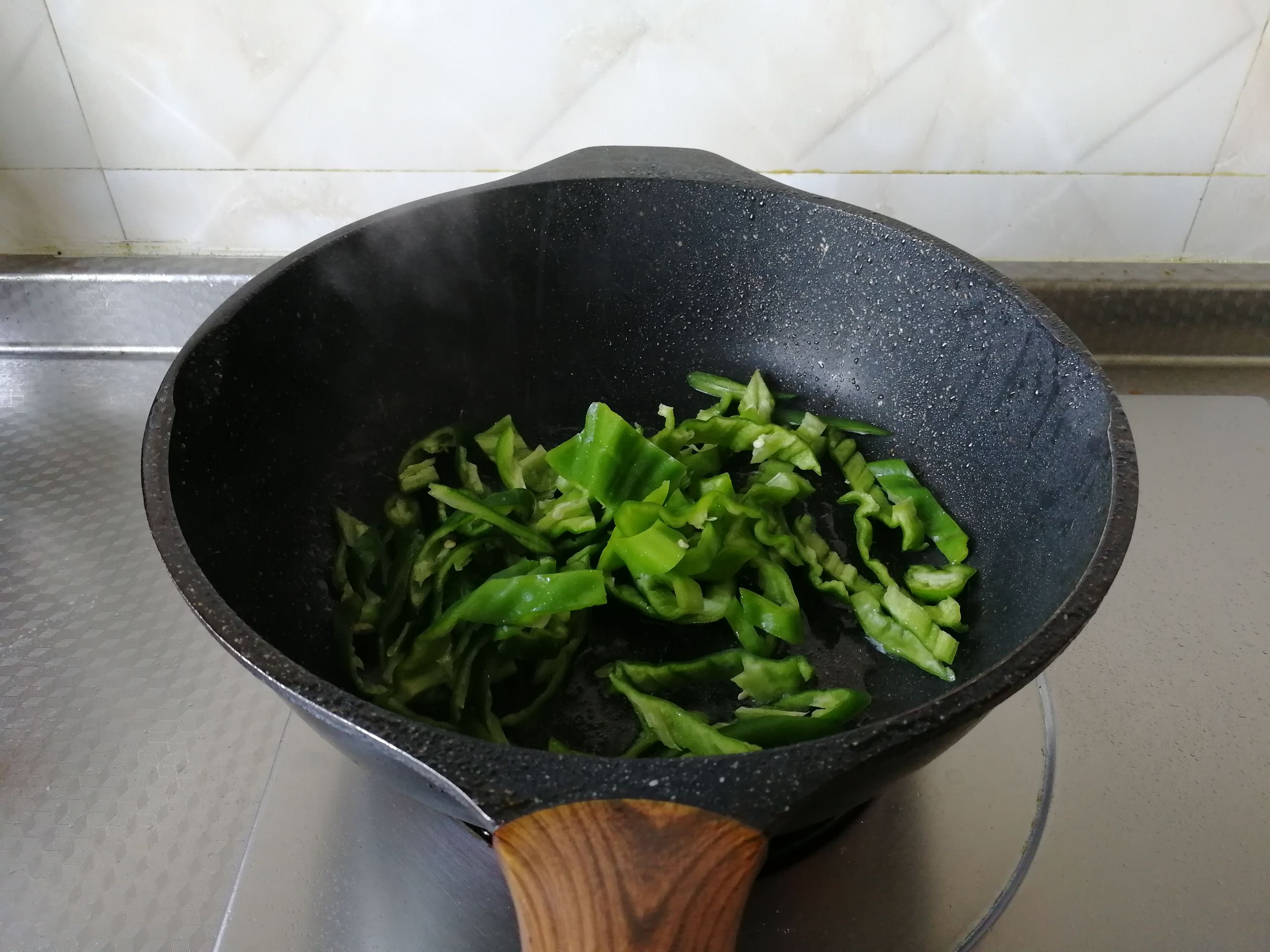 青椒炒肉絲的做法-咸鮮味炒菜譜-易網(wǎng)健康養(yǎng)生網(wǎng) 青椒炒肉絲的做法-咸鮮味炒菜譜