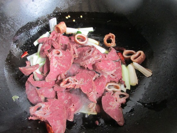 辣炒豬肺的做法-香辣味炒菜譜-易網健康養生網 辣炒豬肺的做法-香辣味炒菜譜