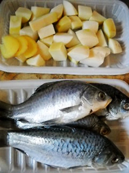 蘿卜燉鯽魚的做法-咸鮮味燉菜譜-易網健康養生網 蘿卜燉鯽魚的做法-咸鮮味燉菜譜