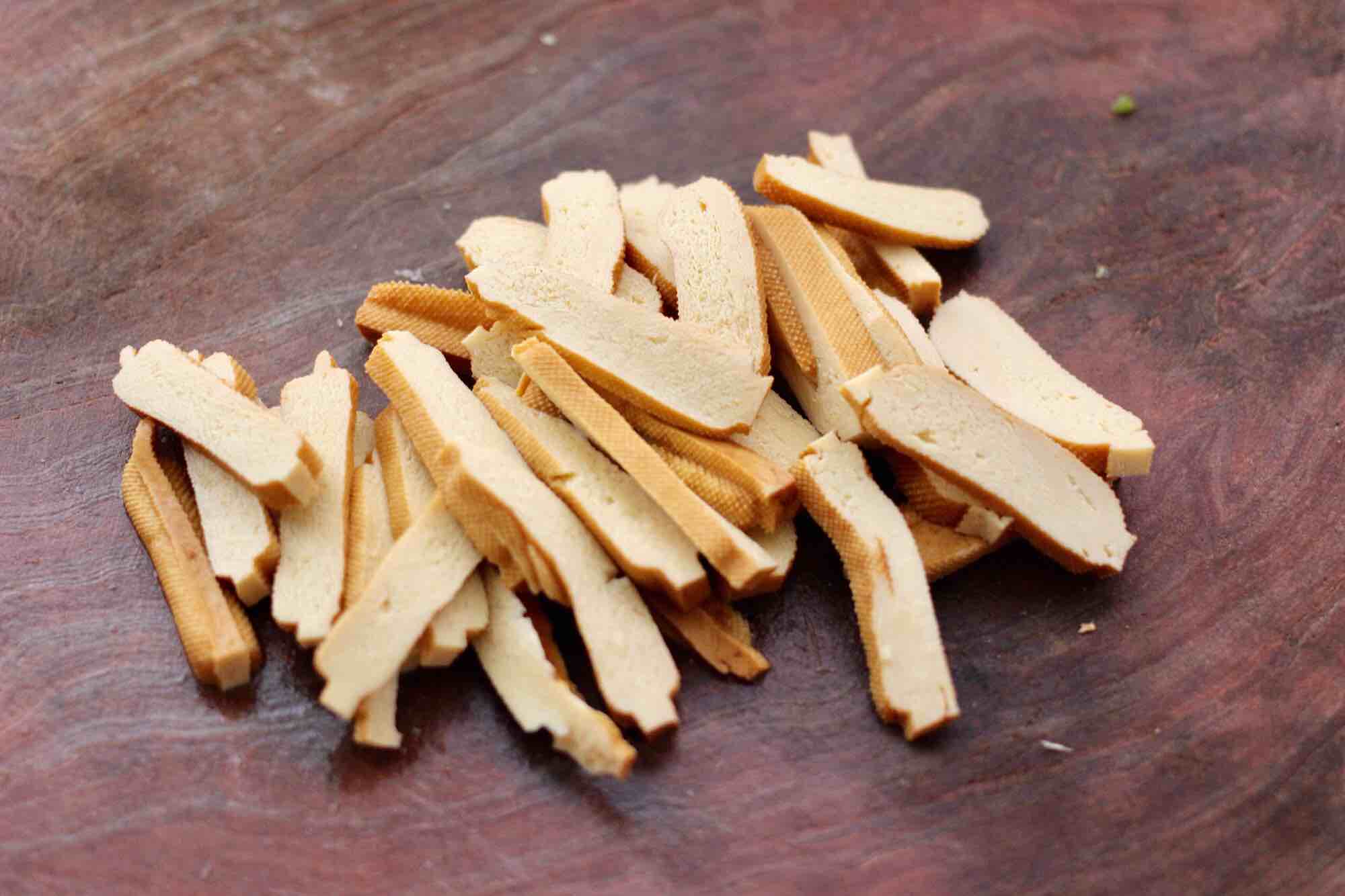 墨魚香干芹菜小炒的做法-咸鮮味炒菜譜