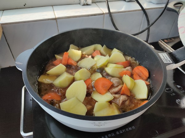 醬香土豆燉雞的做法-家常味燉菜譜-易網(wǎng)健康養(yǎng)生網(wǎng) 醬香土豆燉雞的做法-家常味燉菜譜