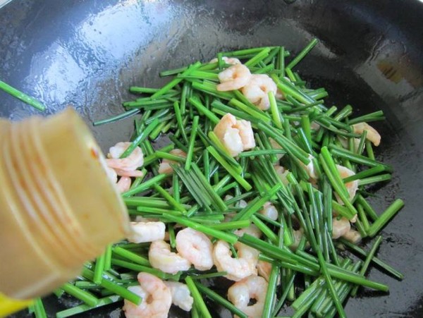 韭苔炒蝦仁的做法-家常味炒菜譜-易網(wǎng)健康養(yǎng)生網(wǎng) 韭苔炒蝦仁的做法-家常味炒菜譜