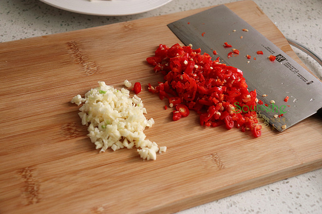 剁椒蒸芋頭的做法-香辣味蒸菜譜-易網(wǎng)健康養(yǎng)生網(wǎng) 剁椒蒸芋頭的做法-香辣味蒸菜譜