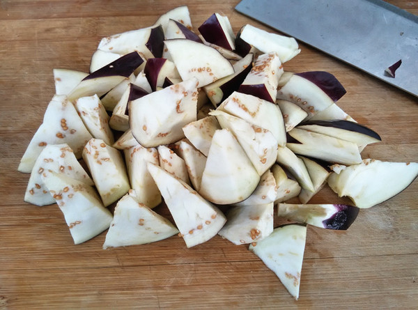 茄菇燒的做法-家常味燒菜譜-易網(wǎng)健康養(yǎng)生網(wǎng) 茄菇燒的做法-家常味燒菜譜