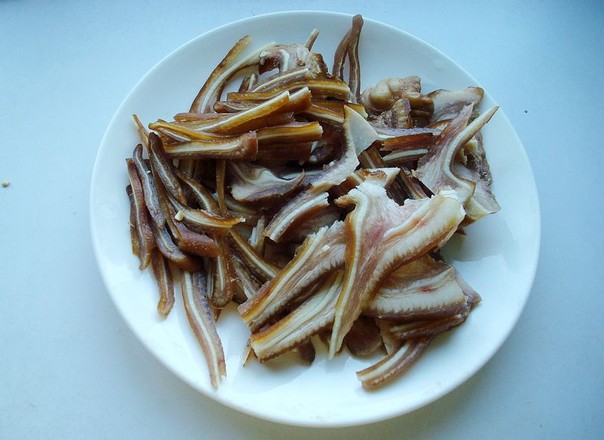 蒜苗炒豬耳朵的做法-蒜香味炒菜譜