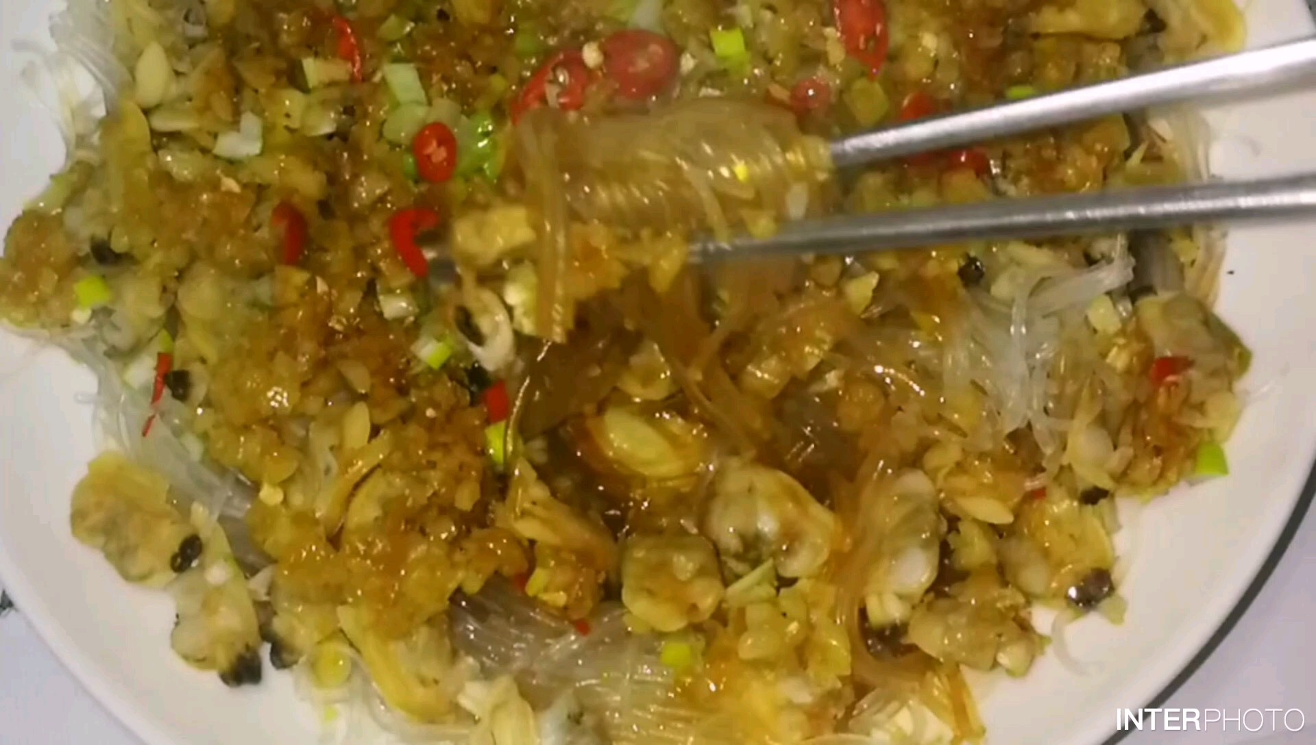 蒜蓉粉絲蒸蛤肉的做法-咸鮮味蒸菜譜