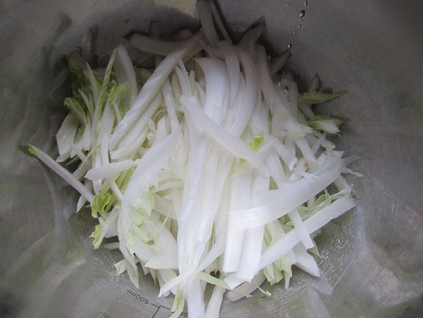 拌豬耳朵的做法-咸鮮味拌菜譜-易網(wǎng)健康養(yǎng)生網(wǎng) 拌豬耳朵的做法-咸鮮味拌菜譜