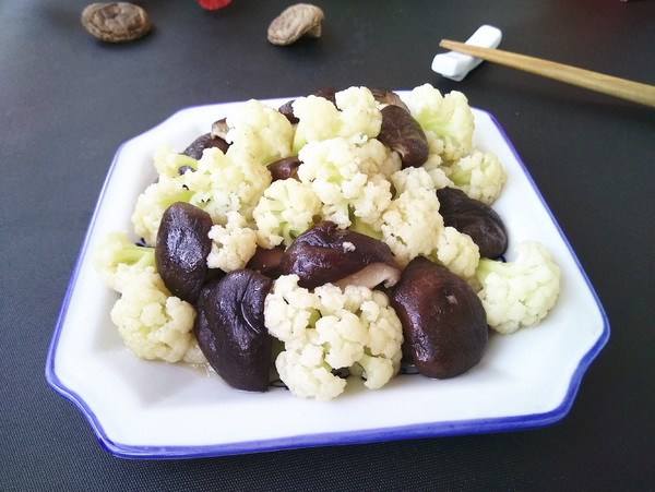 香菇炒菜花的做法-家常味炒菜譜