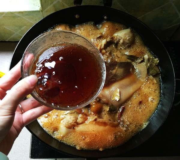 香鹵豬耳的做法-醬香味鹵菜譜