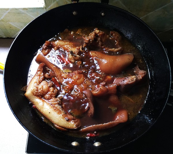 香鹵豬耳的做法-醬香味鹵菜譜