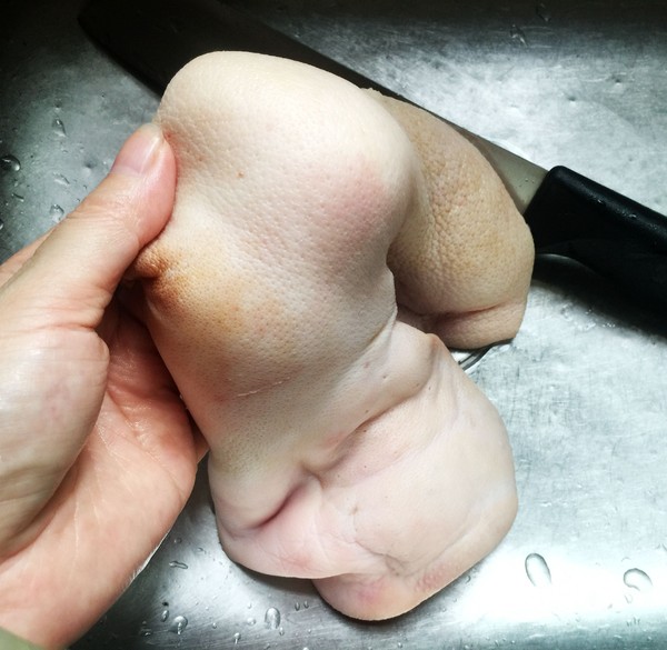 香鹵豬耳的做法-醬香味鹵菜譜