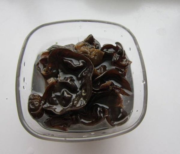 毛芹木耳炒雞蛋的做法-家常味炒菜譜-易網健康養生網 毛芹木耳炒雞蛋的做法-家常味炒菜譜