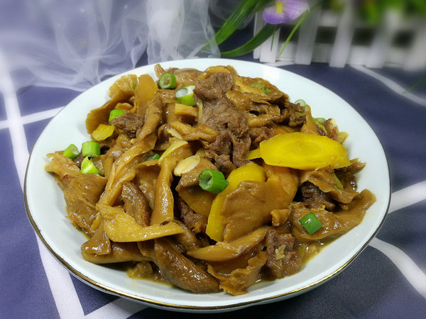 鳳尾菇炒肉的做法-家常味炒菜譜-易網健康養生網 鳳尾菇炒肉的做法-家常味炒菜譜