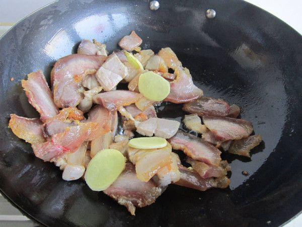 香菇燉臘肉的做法-家常味燉菜譜-易網(wǎng)健康養(yǎng)生網(wǎng) 香菇燉臘肉的做法-家常味燉菜譜